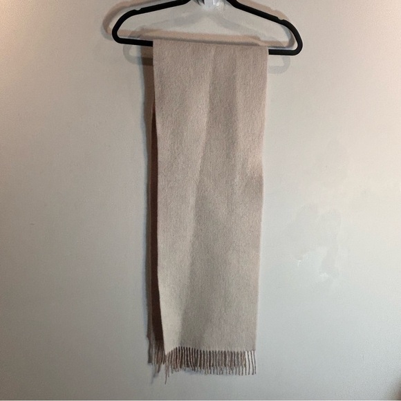 KATE SPADE NY Two Toned Scarf with 3” Fringe Super Soft 60” x 10” - Picture 4 of 6